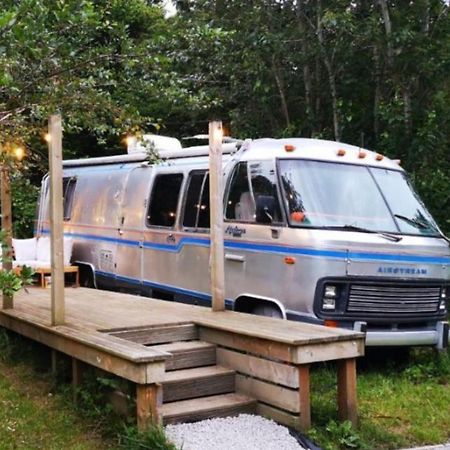 Glamping 1970 American Airstream Motorhome Ponsanooth المظهر الخارجي الصورة