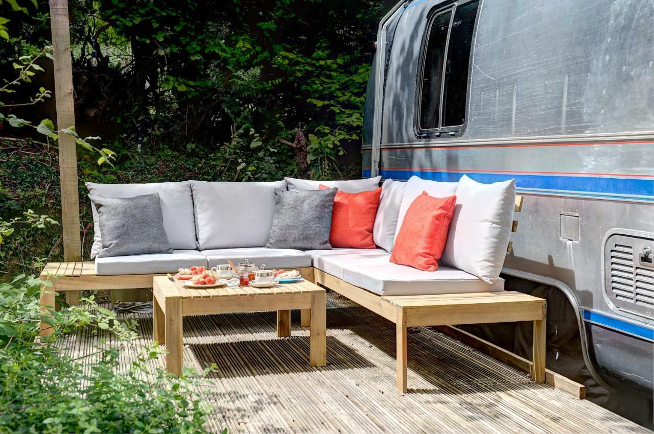 Glamping 1970 American Airstream Motorhome Ponsanooth المظهر الخارجي الصورة
