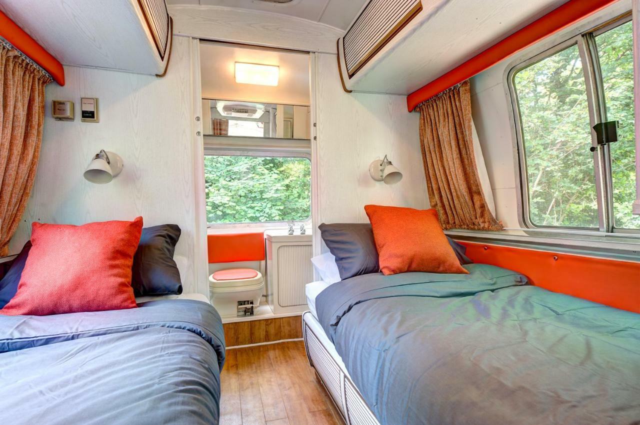Glamping 1970 American Airstream Motorhome Ponsanooth المظهر الخارجي الصورة
