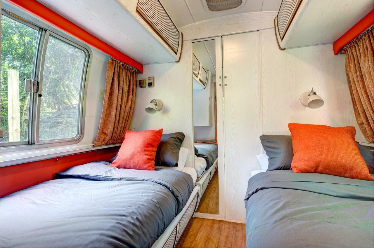Glamping 1970 American Airstream Motorhome Ponsanooth المظهر الخارجي الصورة