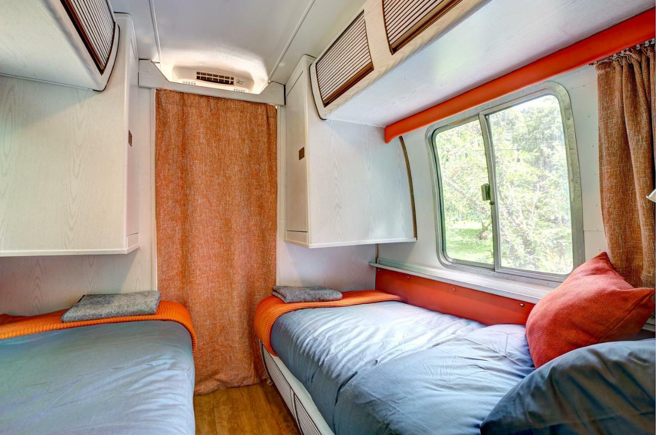 Glamping 1970 American Airstream Motorhome Ponsanooth المظهر الخارجي الصورة