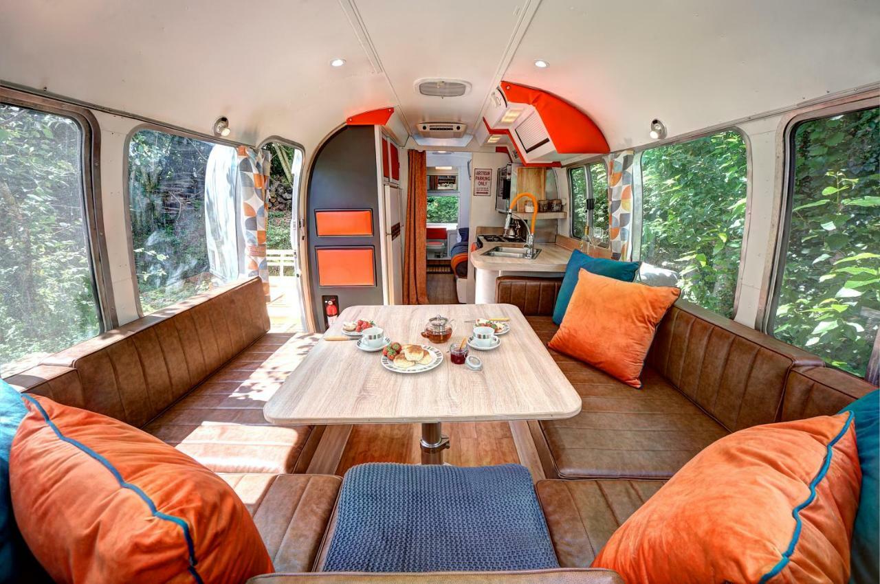 Glamping 1970 American Airstream Motorhome Ponsanooth المظهر الخارجي الصورة