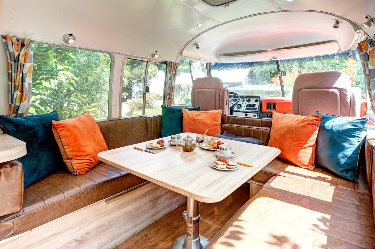 Glamping 1970 American Airstream Motorhome Ponsanooth المظهر الخارجي الصورة
