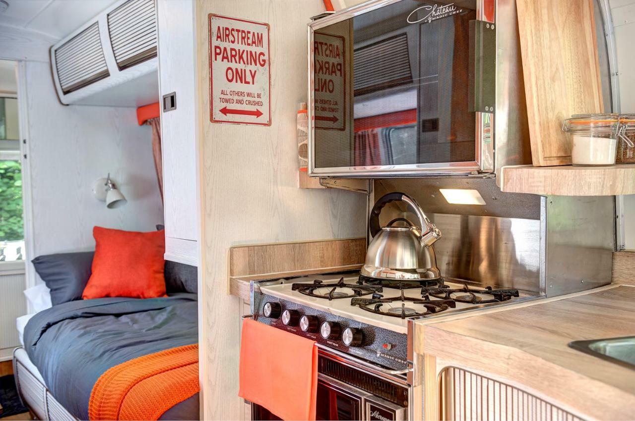 Glamping 1970 American Airstream Motorhome Ponsanooth المظهر الخارجي الصورة