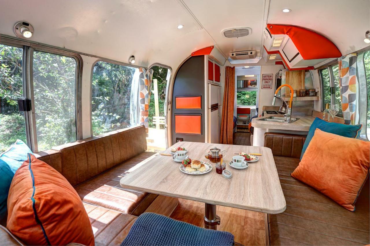 Glamping 1970 American Airstream Motorhome Ponsanooth المظهر الخارجي الصورة
