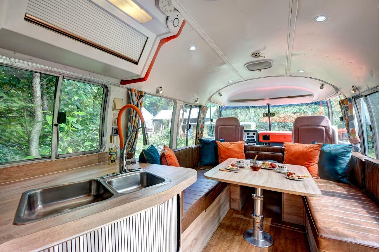 Glamping 1970 American Airstream Motorhome Ponsanooth المظهر الخارجي الصورة